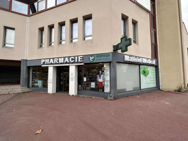 facade-pharmacie-avant-travaux__