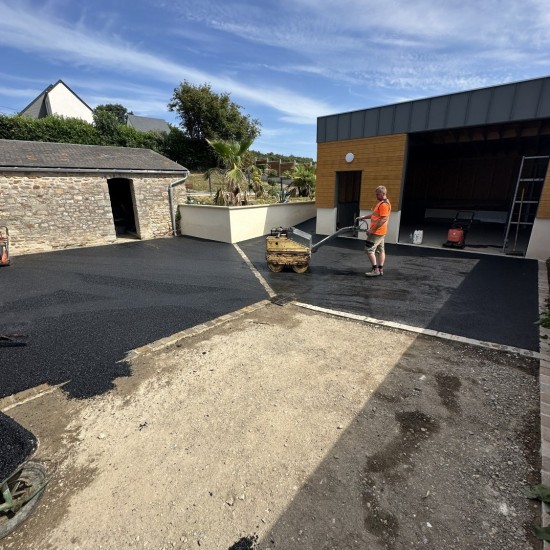 GROSVILLE : GARRAGE et COURS TERRASSE
